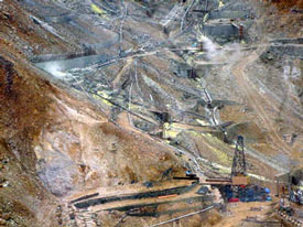 owakudani, an aerial photo taken from the Hakone Ropeway car